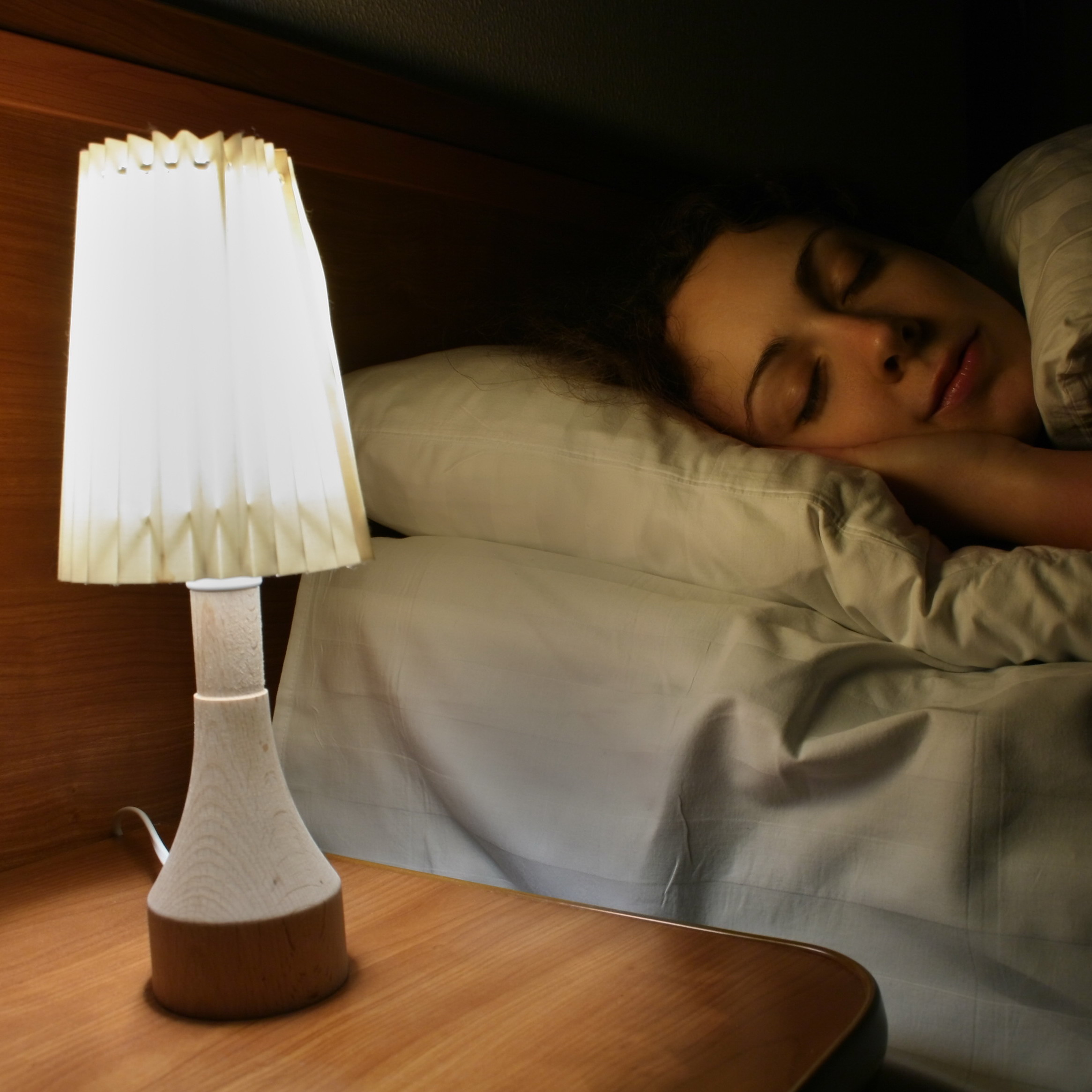 Tidur Nyenyak dengan Lampu Tidur