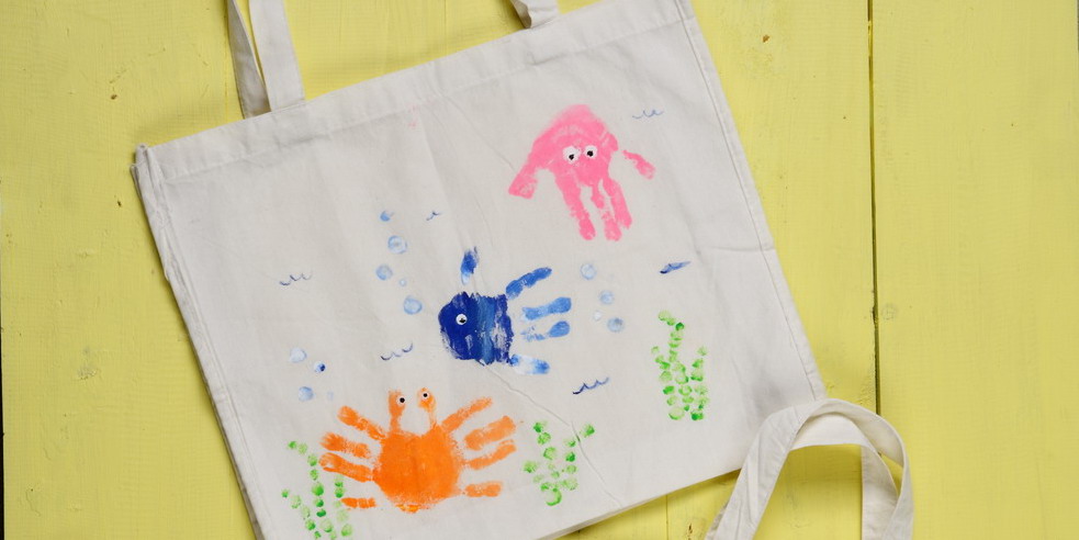 Kreasi Cap Tangan Di Kaus Dan Tas