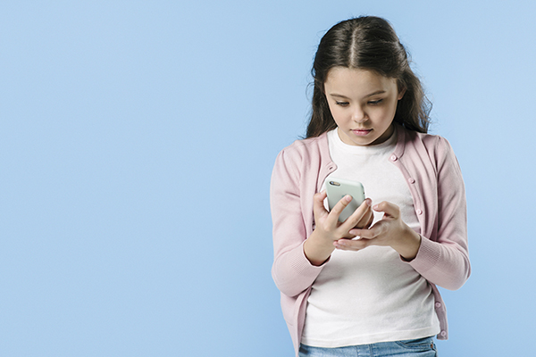 4 Dampak Negatif Gadget Bagi Perkembangan Mental Anak-Anak