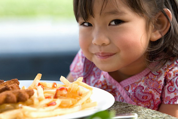 6 Masalah Makan Anak dan Cara Mengatasinya