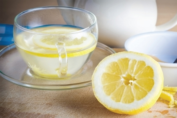 Minum Air Lemon Hangat di Pagi Hari, Ini 10 Manfaatnya!