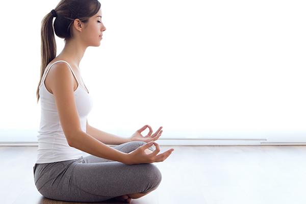 8 Alasan Yoga adalah Olahraga Terbaik untuk Mama
