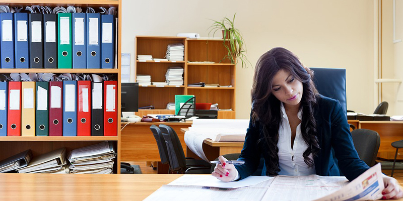 bagaimana istri mengelola keuangan saat pasangan berhenti bekerja